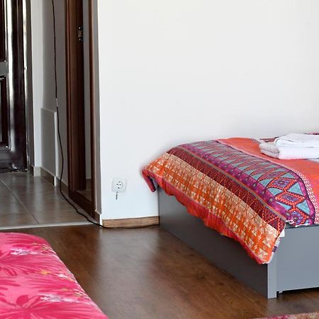 Lovely 1 Bedroom Apartment With Free Street Parking Bucarest Exterior foto