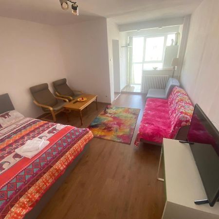 Lovely 1 Bedroom Apartment With Free Street Parking Bucarest Exterior foto