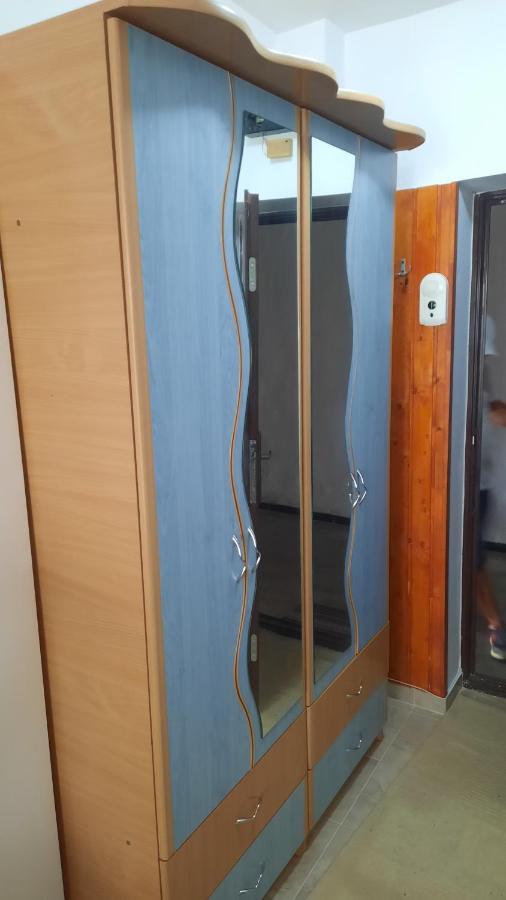 Lovely 1 Bedroom Apartment With Free Street Parking Bucarest Exterior foto