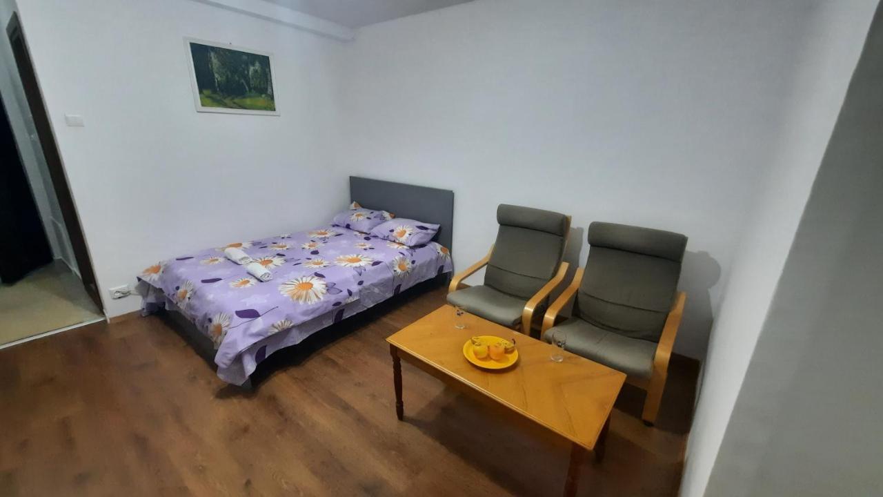Lovely 1 Bedroom Apartment With Free Street Parking Bucarest Exterior foto