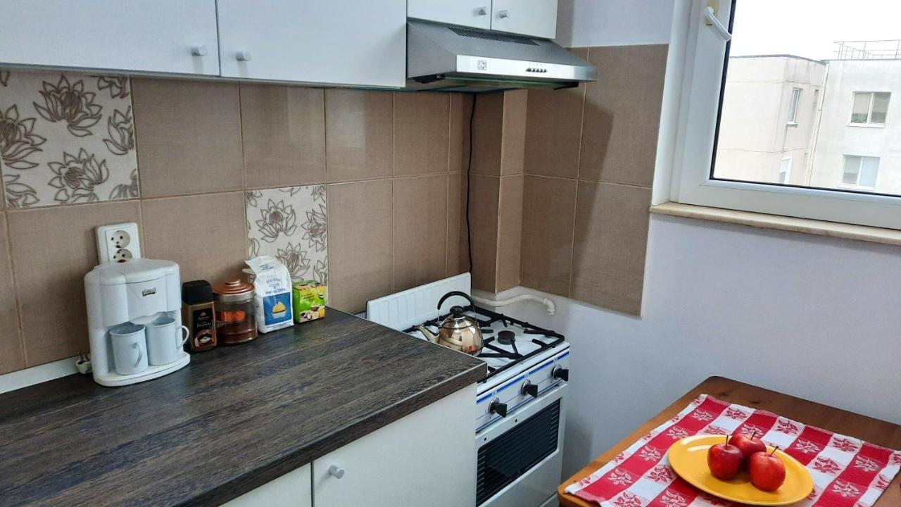 Lovely 1 Bedroom Apartment With Free Street Parking Bucarest Exterior foto